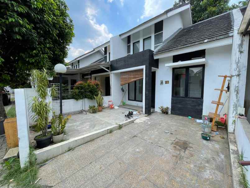 di sewakan rumah green hills ciputat