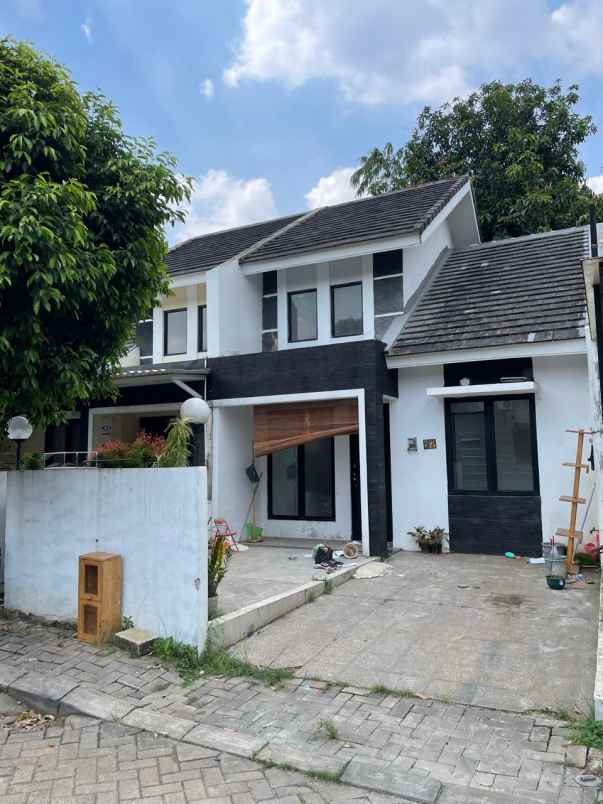 di sewakan rumah green hills ciputat