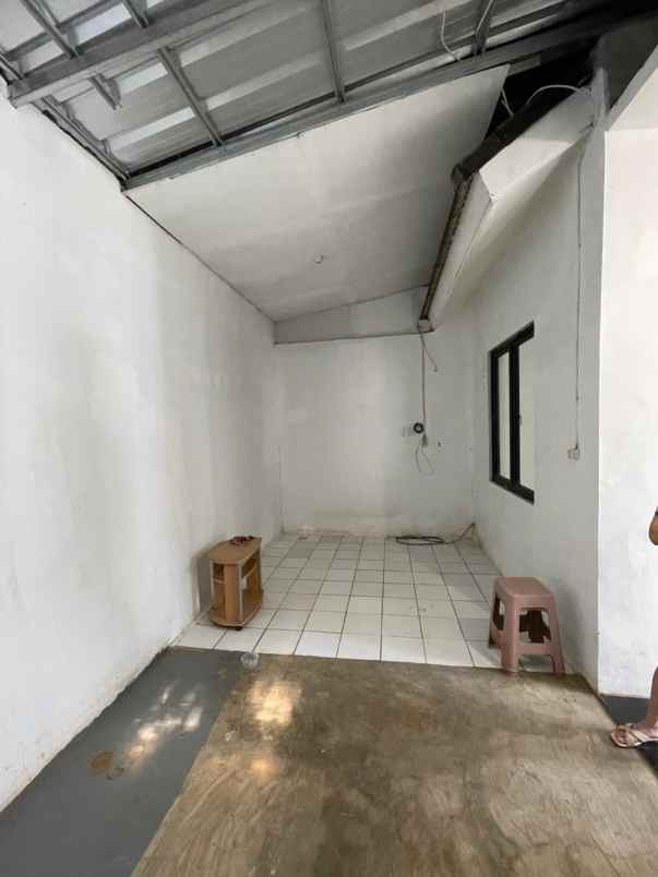 di sewakan rumah green hills ciputat