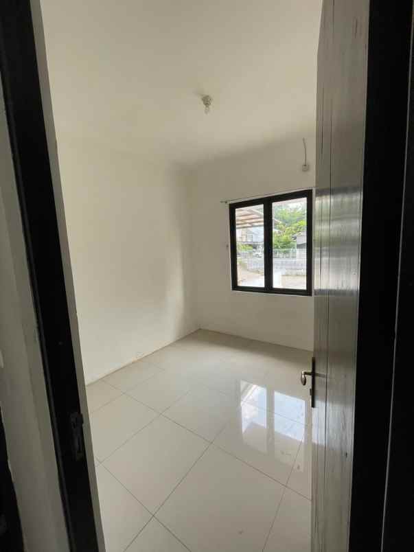 di sewakan rumah green hills ciputat