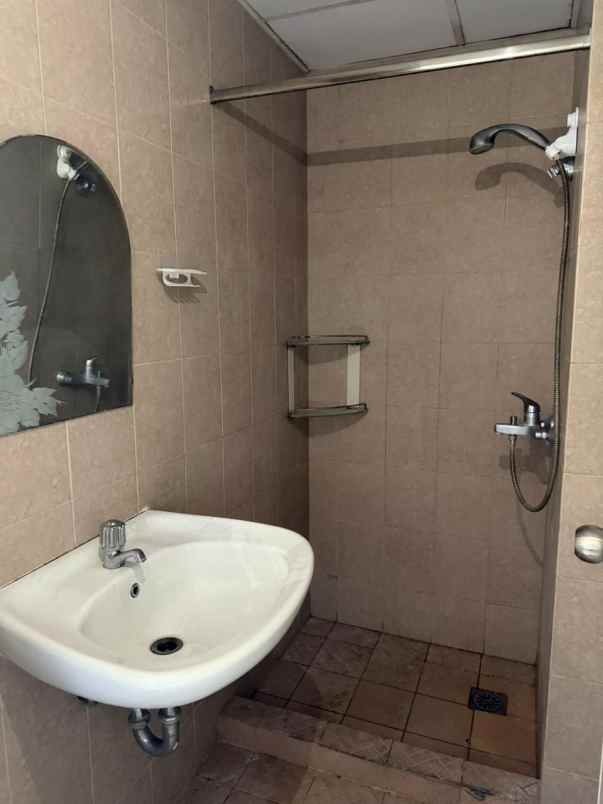 dijual apartemen raya tenggilis