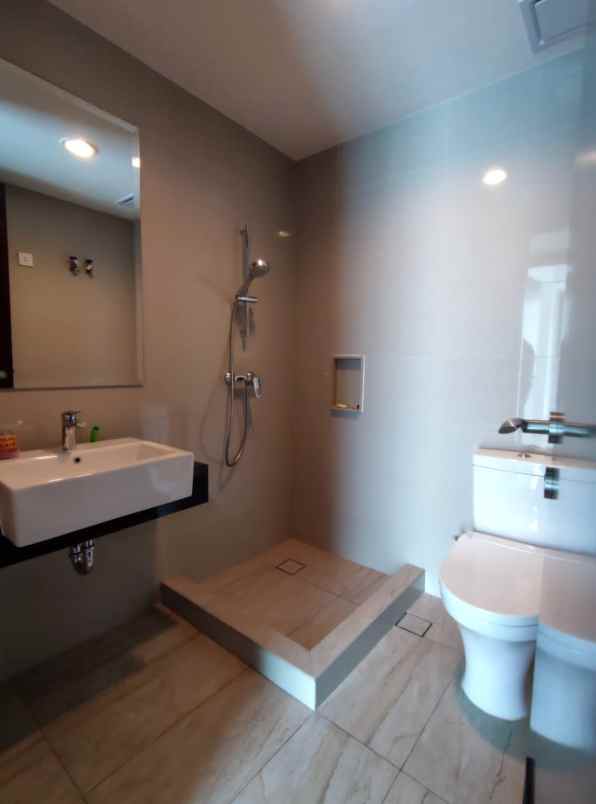 dijual apartemen the kensington royal