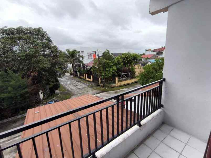 dijual cepat rumah 2 lantai perum damai langgeng