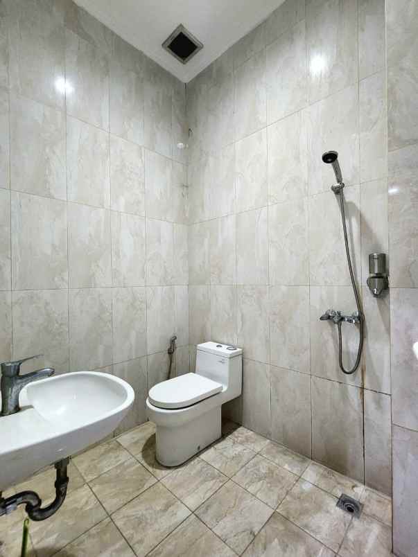 dijual gedung perkantoran lokasi strategis di cilandak