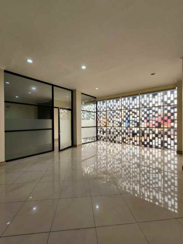dijual gedung perkantoran lokasi strategis di cilandak
