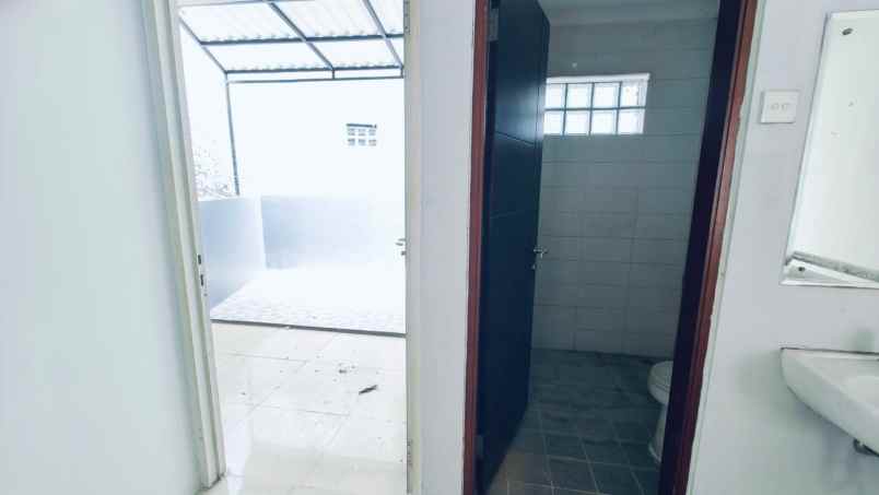 dijual ruko gudang kantor holis regency