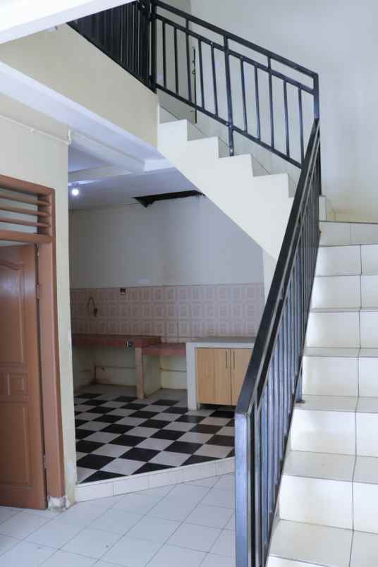 dijual rumah 2 lantai di perumahan bekasi baru