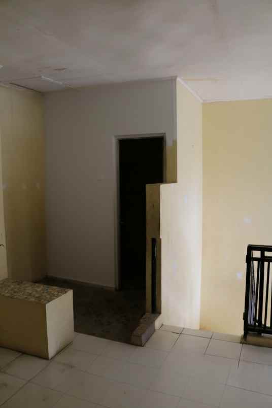 dijual rumah 2 lantai di perumahan bekasi baru