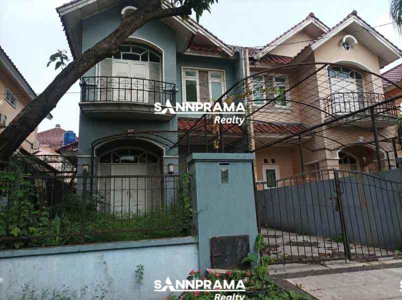 dijual rumah 2 lantai di telaga kahuripan bogor