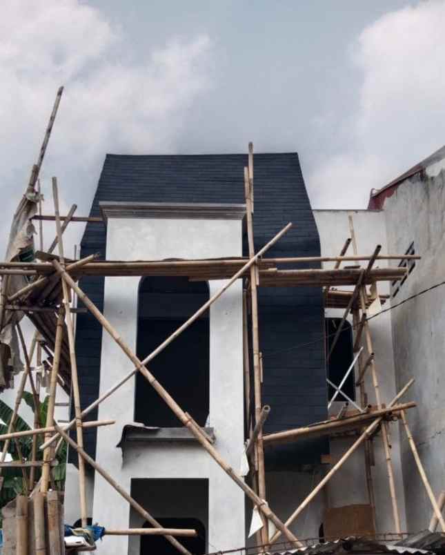 dijual rumah 3 lantai ahsanu jagakarsa