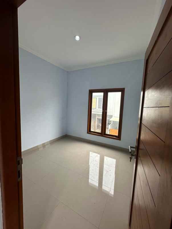 dijual rumah aditya sentana residence