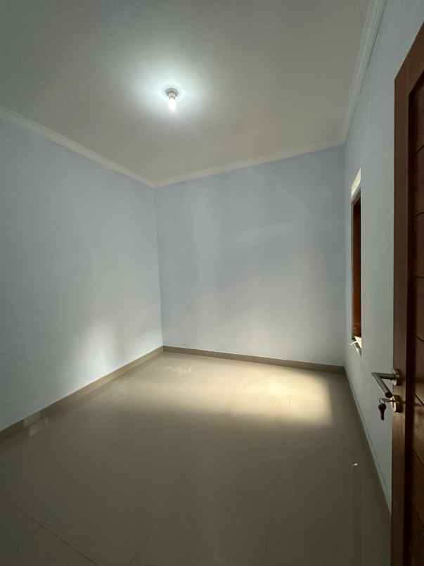 dijual rumah aditya sentana residence