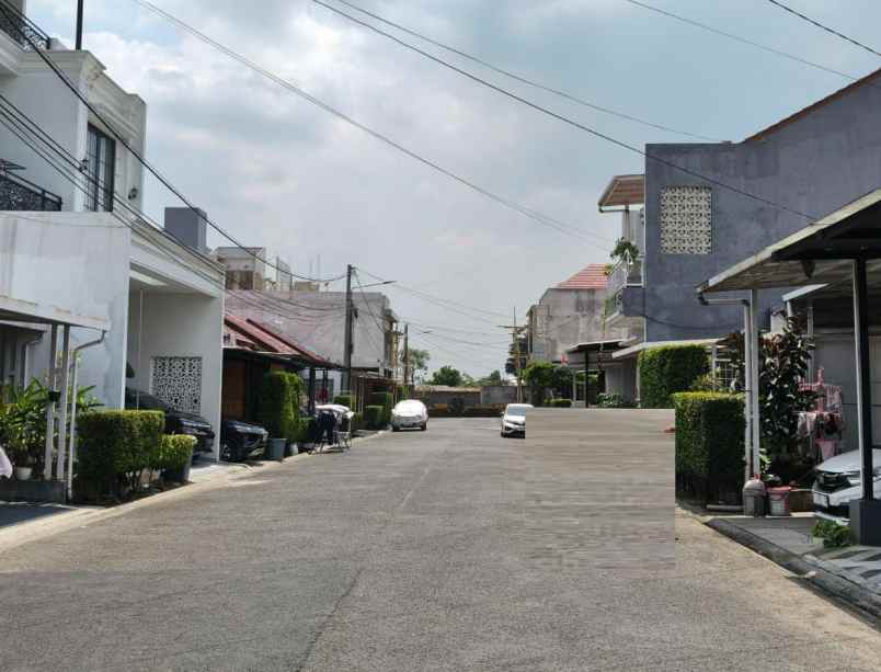 dijual rumah antapani