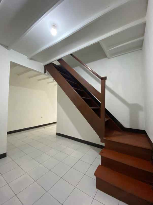 dijual rumah antapani