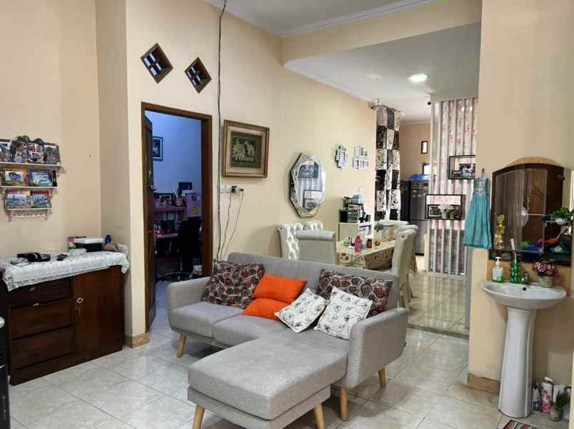 dijual rumah apotix roxy poltangan