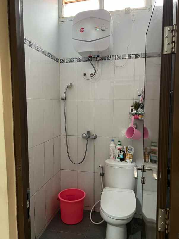 dijual rumah apotix roxy poltangan