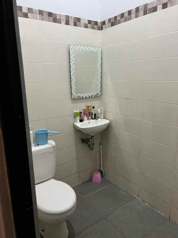 dijual rumah apotix roxy poltangan