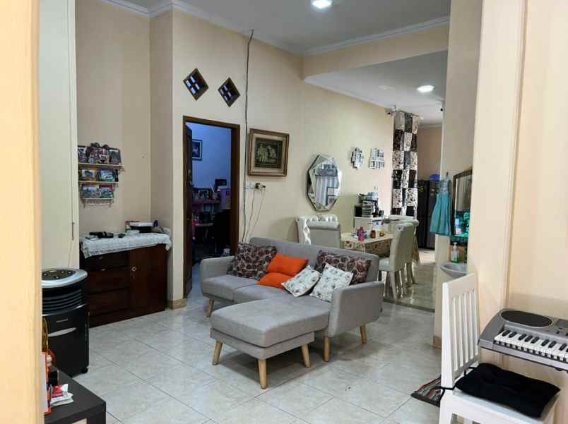 dijual rumah apotix roxy poltangan