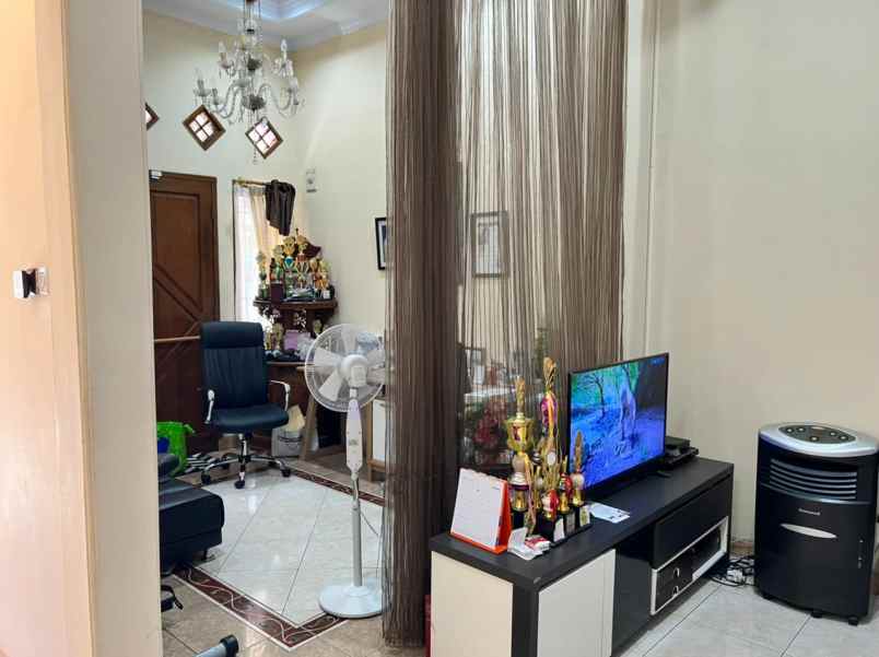 dijual rumah apotix roxy poltangan