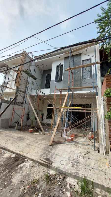 dijual rumah araya