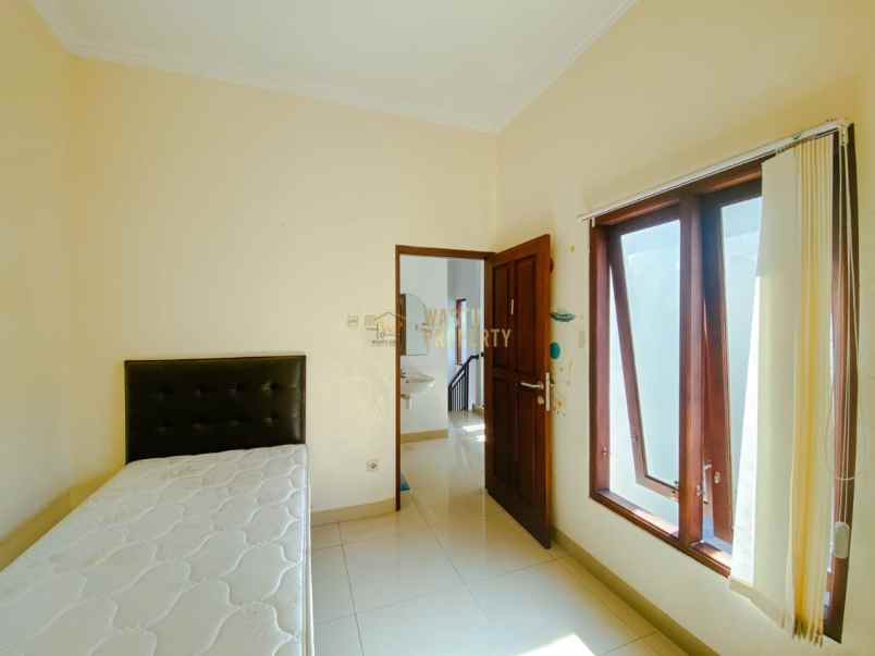 dijual rumah babarsari