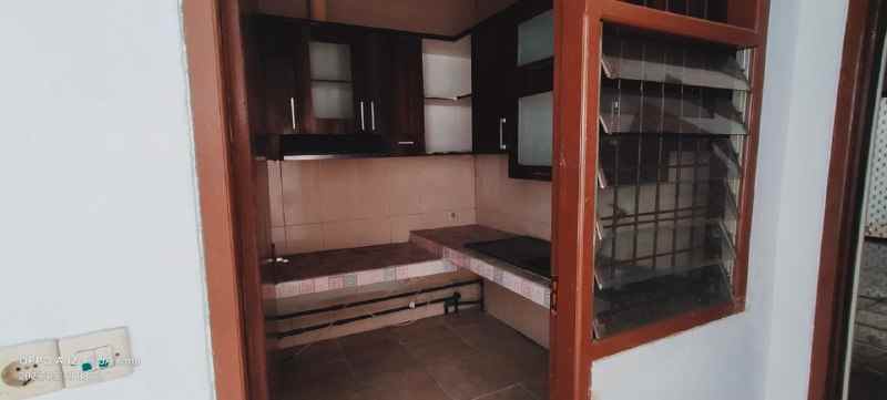 dijual rumah babatan pantai