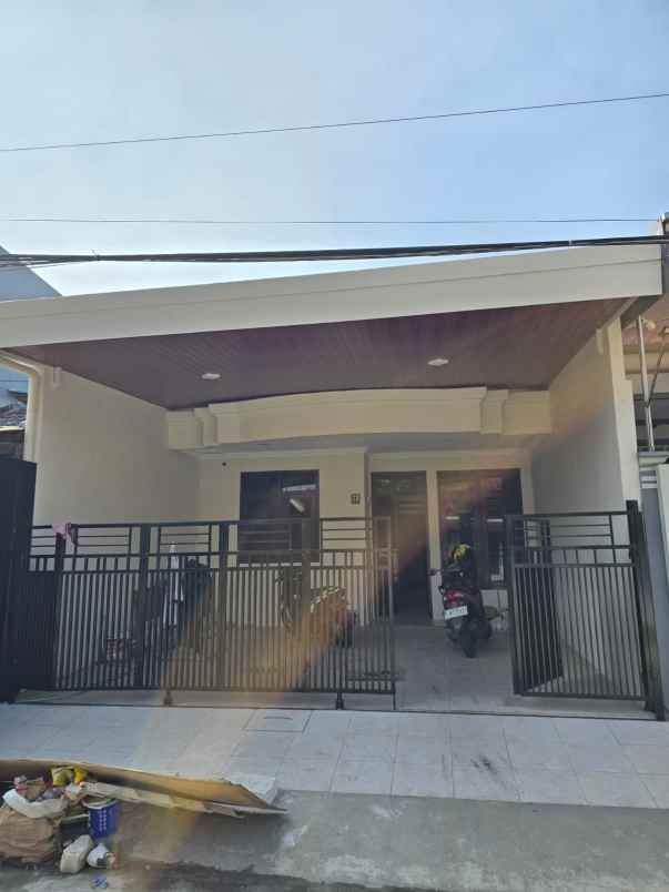 dijual rumah babatan pantai utara