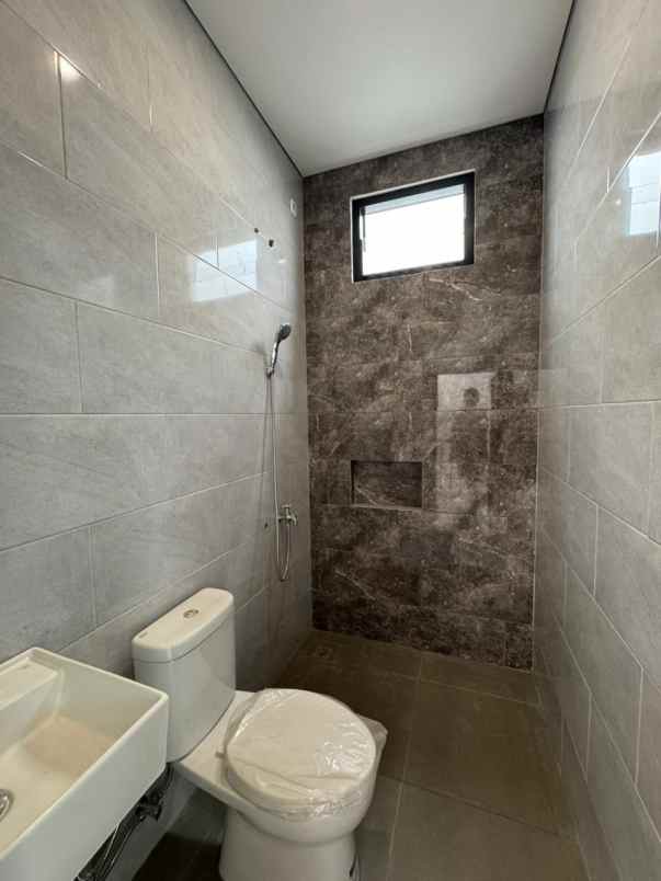 dijual rumah baru rawamangun