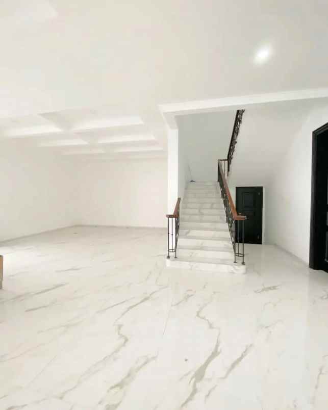 dijual rumah bintao sektor 9 tangerang