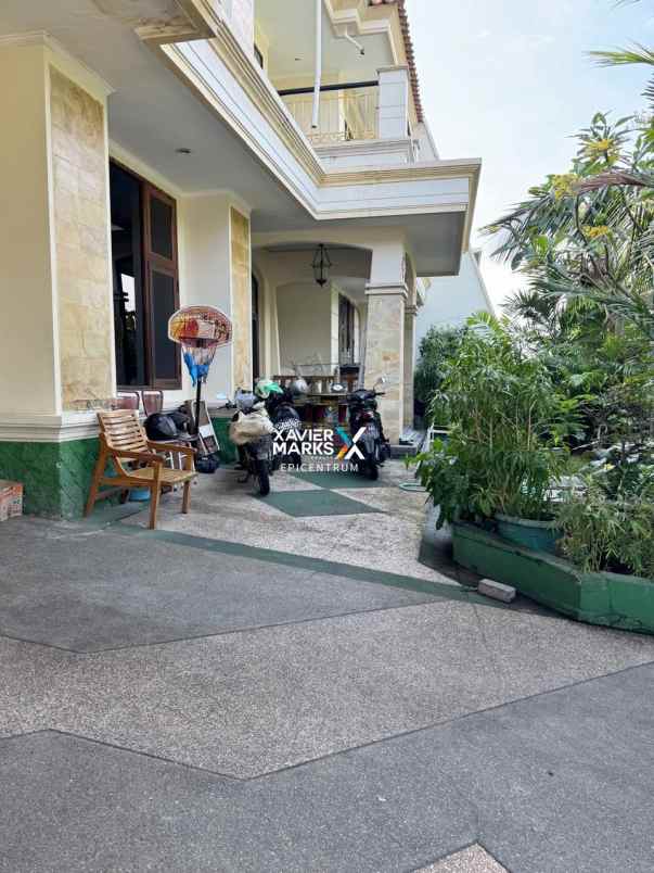 dijual rumah bukit darmo golf