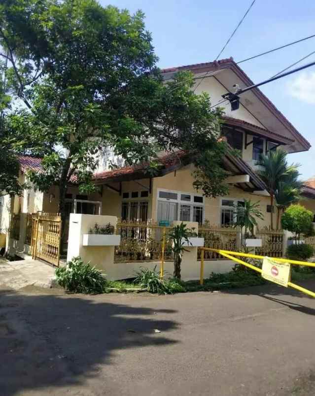 dijual rumah cantik 2 lantai di larangan cileduk