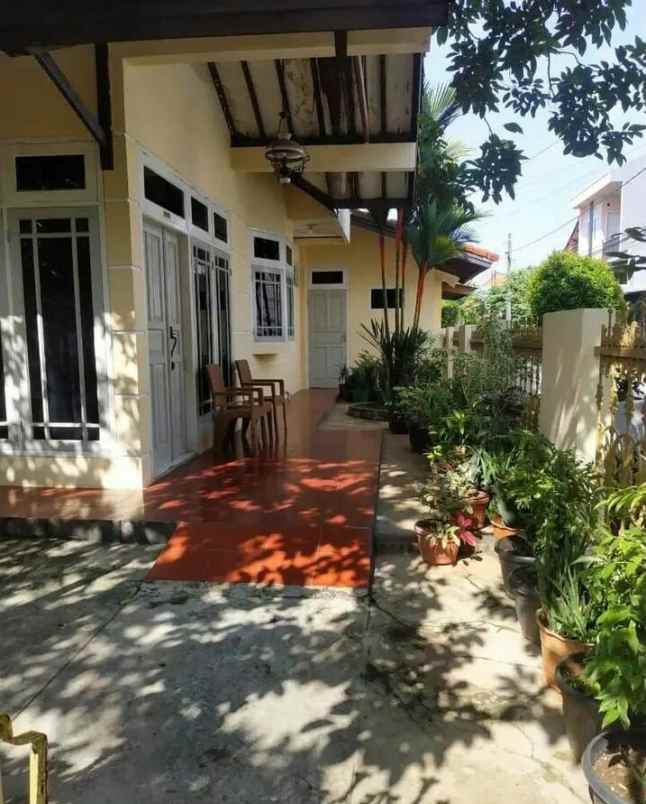 dijual rumah cantik 2 lantai di larangan cileduk