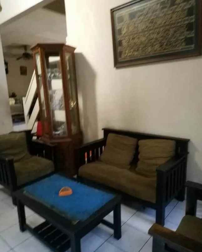 dijual rumah cantik 2 lantai di larangan cileduk