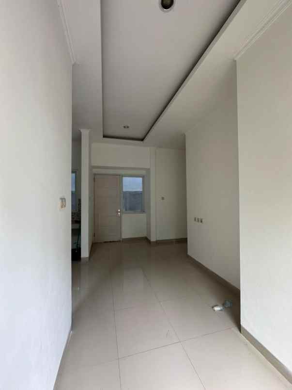 dijual rumah casavera