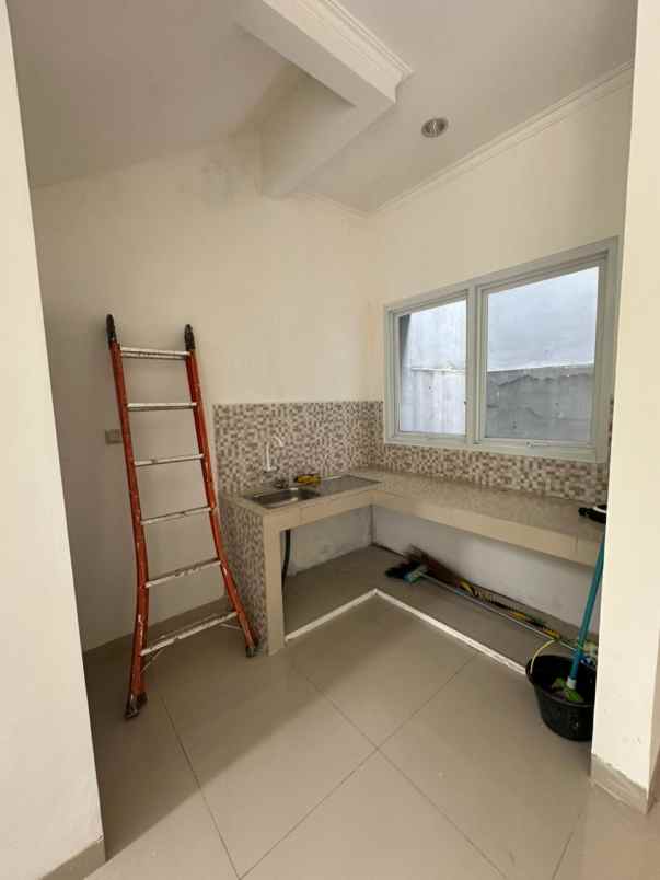 dijual rumah casavera