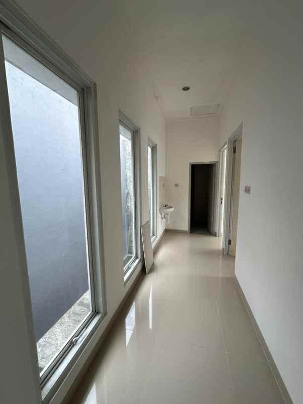 dijual rumah casavera