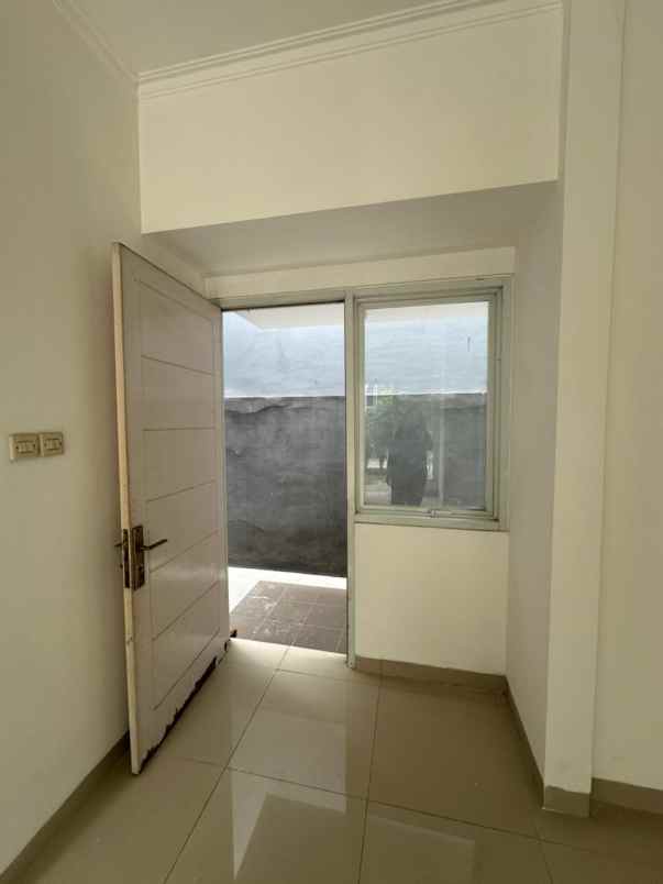 dijual rumah casavera