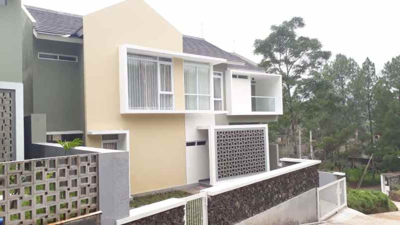 dijual rumah cigadung dago bandung