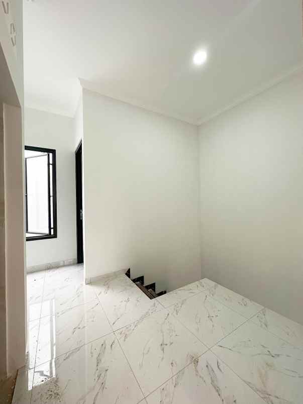 dijual rumah cilangkap