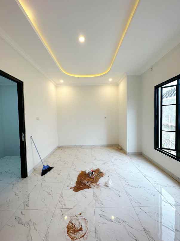 dijual rumah cilangkap