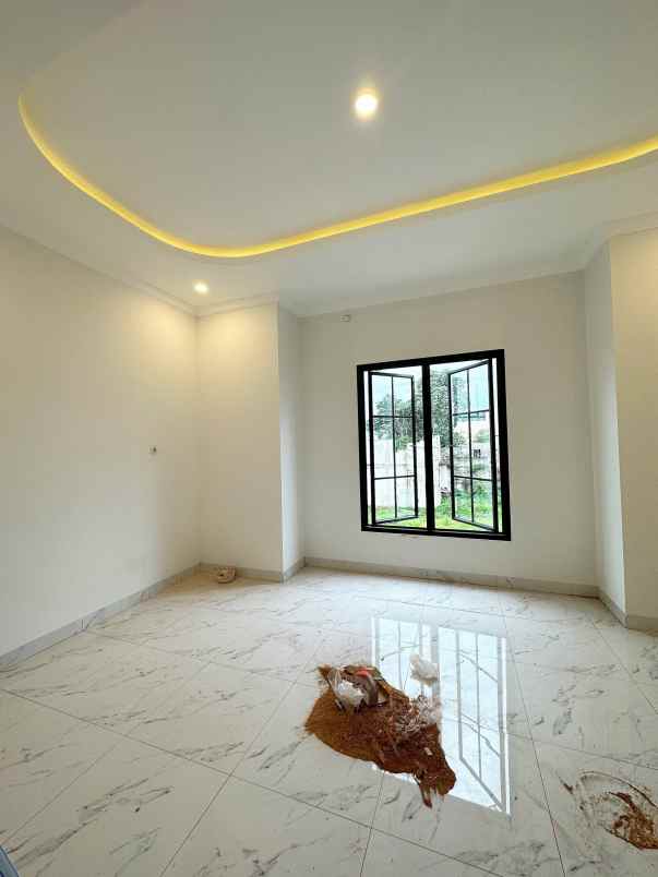 dijual rumah cilangkap