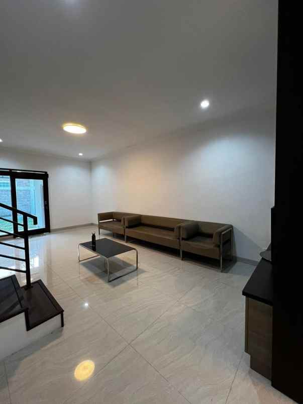 dijual rumah cipaku