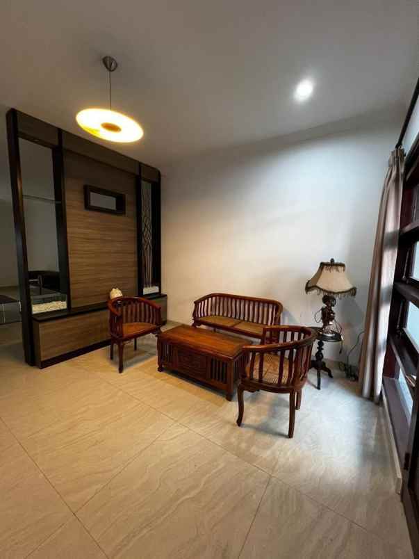 dijual rumah cipaku