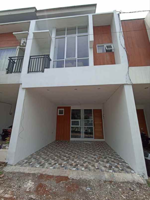 dijual rumah ciracas