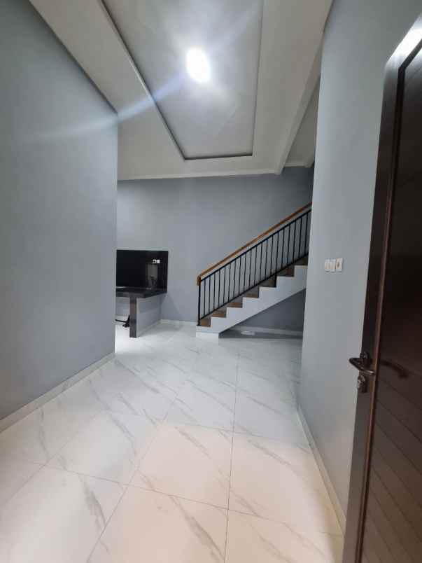 dijual rumah cluster dekat jalan raya