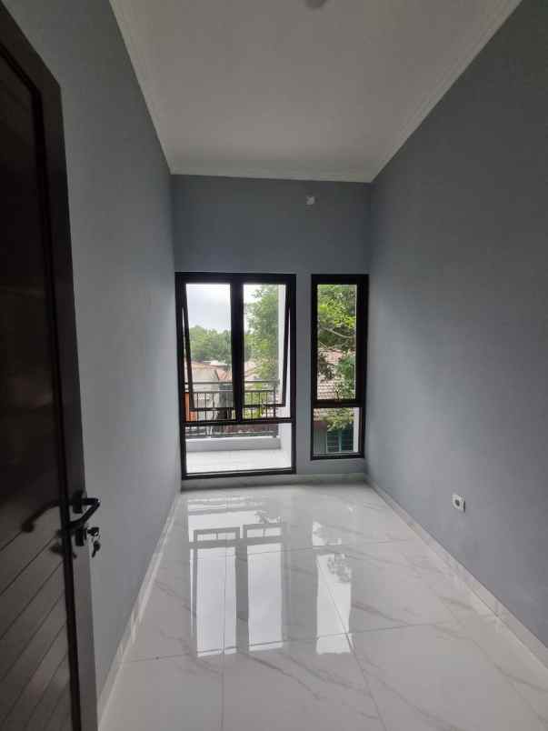 dijual rumah cluster dekat jalan raya