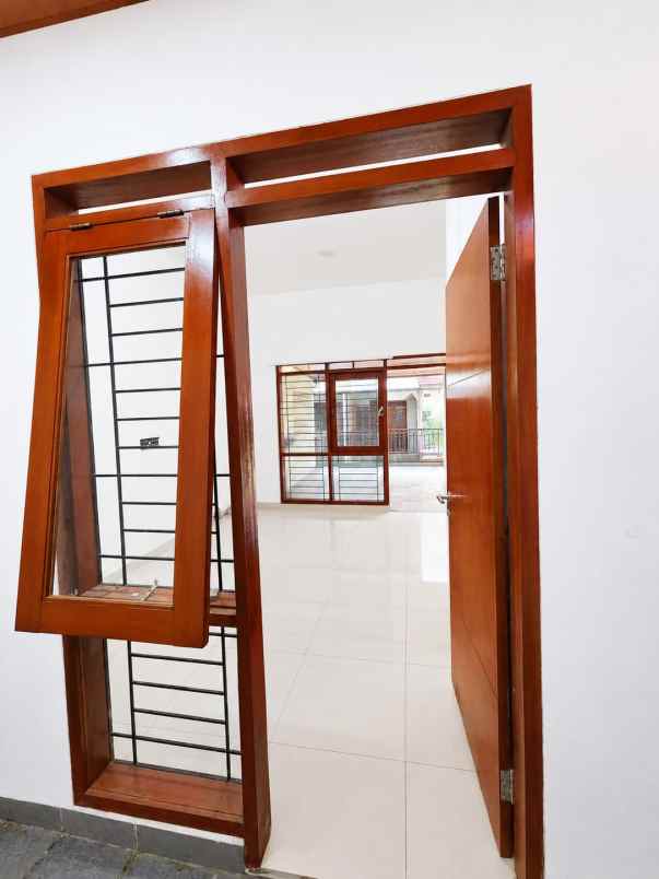dijual rumah cluster derwati mas estate
