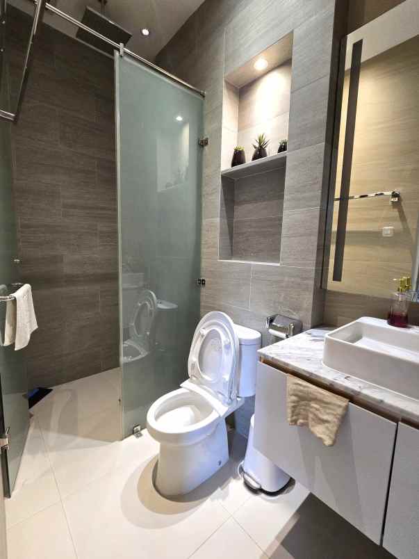 dijual rumah cluster regina metland cakung