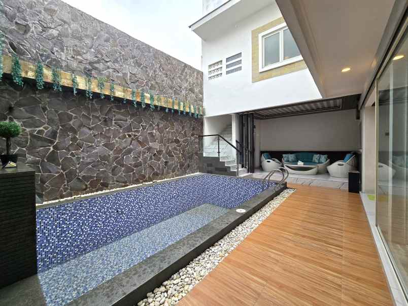 dijual rumah cluster regina metland cakung