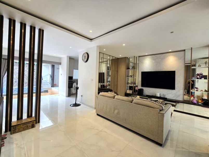 dijual rumah cluster regina metland cakung